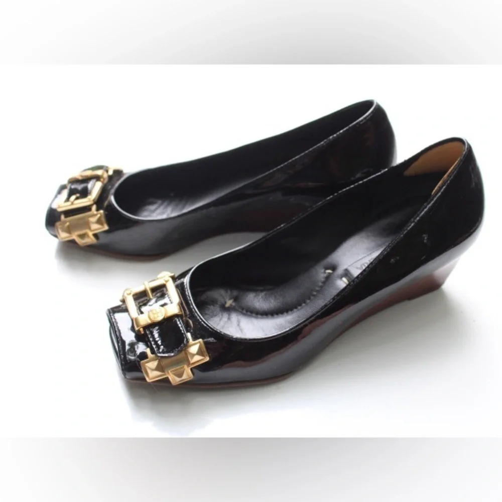 BCBGMaxAzria peep toe wedges